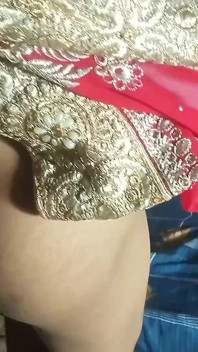 După ce a făcut sex cu soțul ei, indianca Bhabhi s-a dus în camera cumnatului ei și și-a futut pizda
