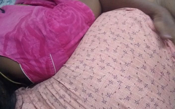 Tamil lesbian: Горячий финсинг киски тамильской лесбиянки