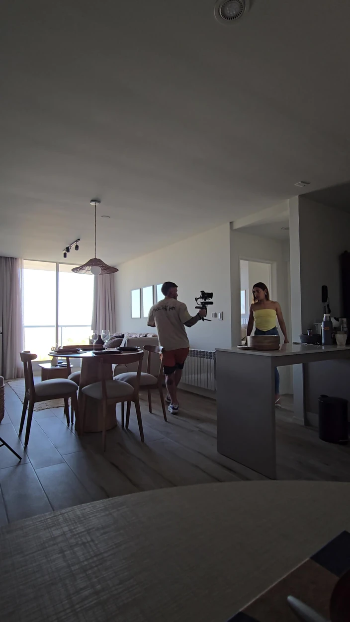 Young big apple: 裏側では「彼氏とのセックス」。本物で自家製。