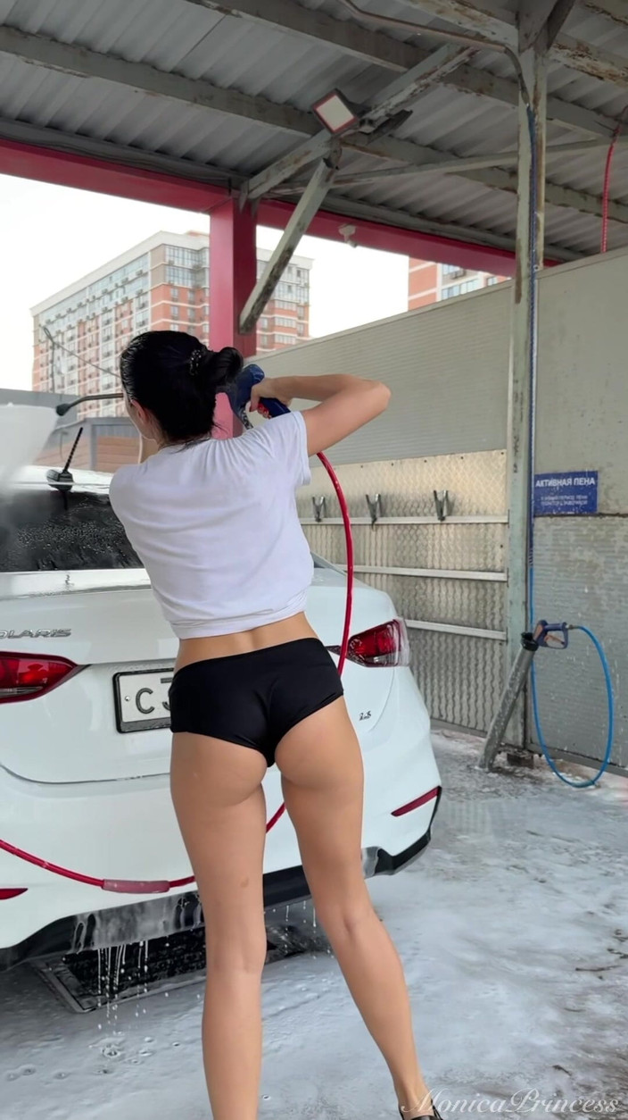 Princess Monica: POV: Você olha para minha bunda enquanto eu lavo um...