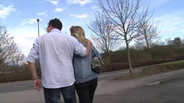 两个成熟的美女之间的饥渴性爱