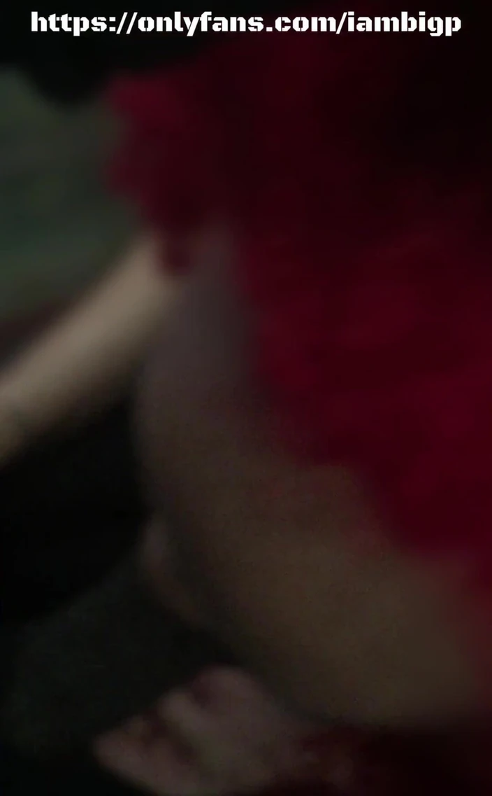 Jenko: 早点离开我的工作， 让头读这个红头混血女孩。在她的男朋友回家之前，不得不匆忙在她嘴里射精
