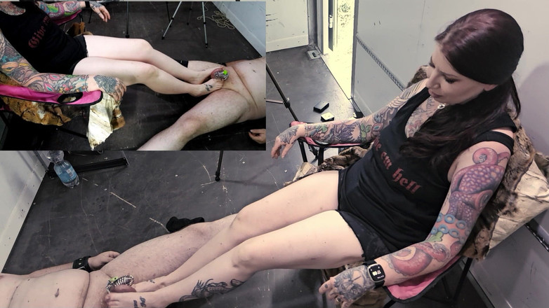 Femdom-Team-German: Můj najatý otrok si může užívat nohy