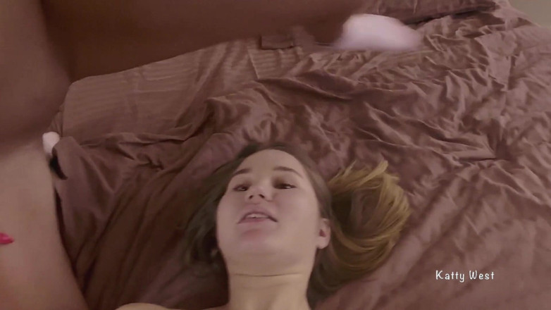 Katty West: Domácí sex Gangbang dvou krásek a velkých čůráků