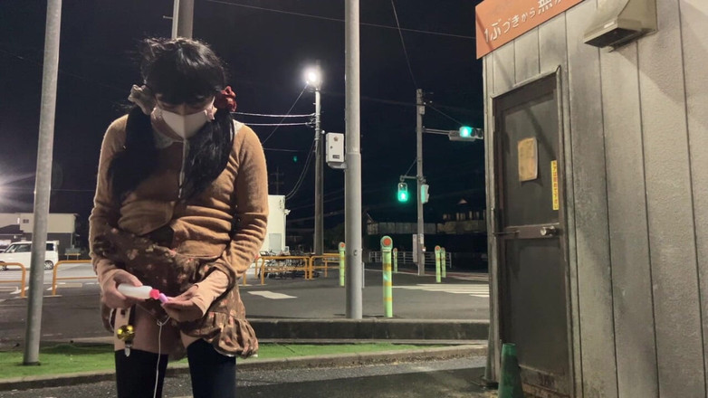 megu2002: Instrukcja od trenera nr 6 Masturbacja ekspozycji na parkingu przed sklepem