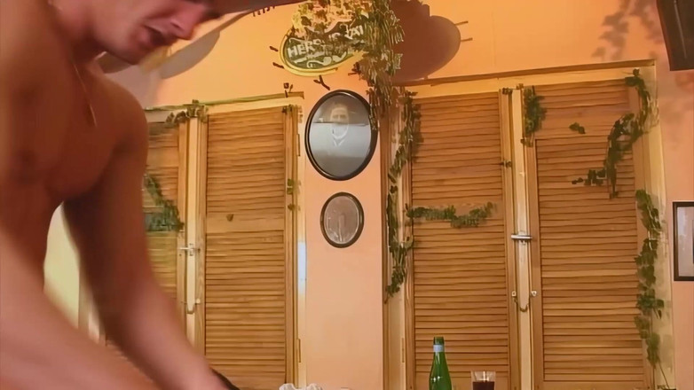 Fuck Cumshot Party: Blonďatá holka prstí mokrou kundičku tvrdě a saje ptáka Wild