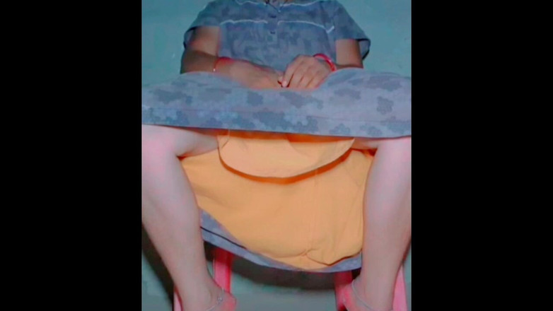 TricolorMusic3: Adik ipar melancap dengan menunjukkan pepeknya kepada suaminya, menunjukkan nafsunya...