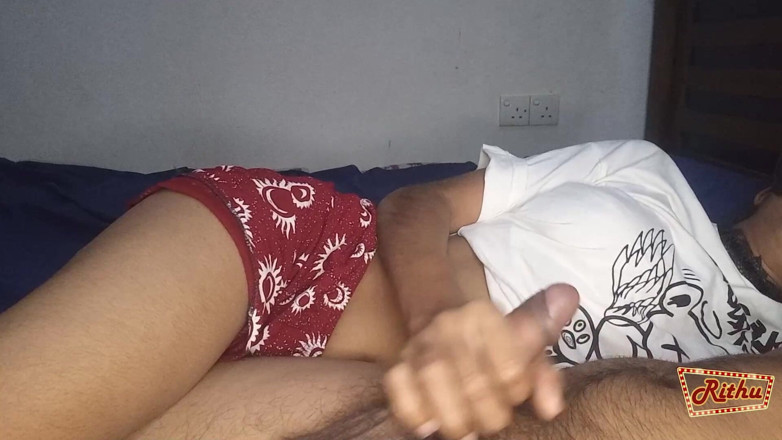 Rithu_Girl: Non venire dentro per favore, non sono ancora pronta... Vero...