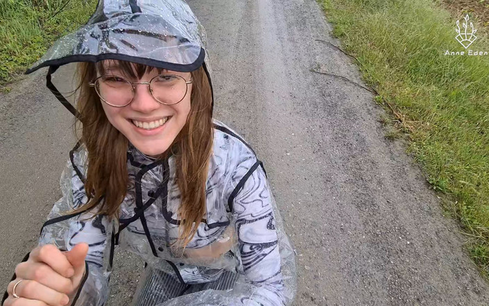 Anne Eden: 雨の中で初めてのウェットセックス