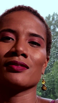 Regenachtige dag Joi met jet setting Jasmine