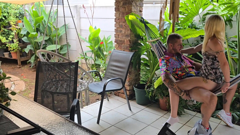 Sparowdox: Hawaii Holiday puszczalska dziewczyna na górze