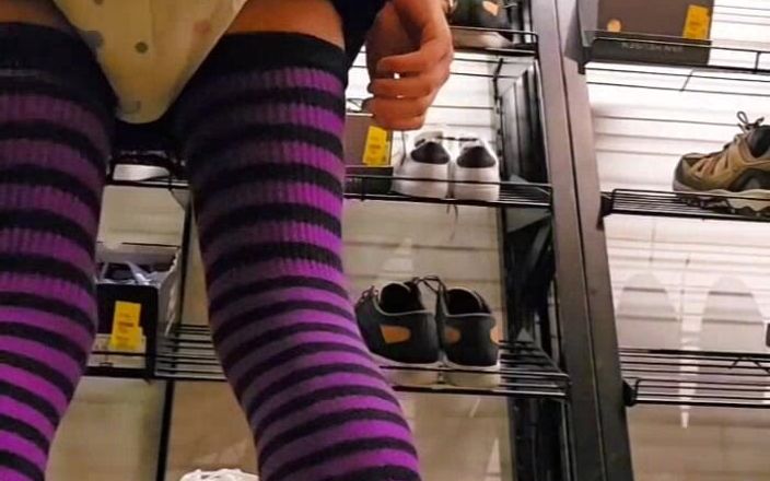 Kinkytwinkpamps: Femboy在购物中心湿了