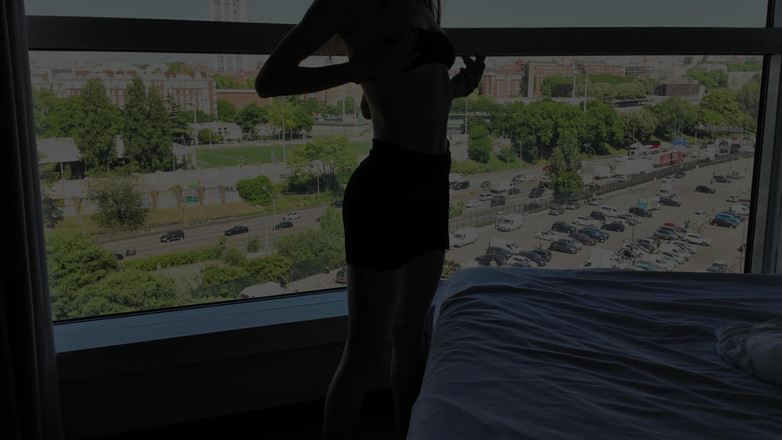 Amelia Amour: Model zvelt călărește și gemete