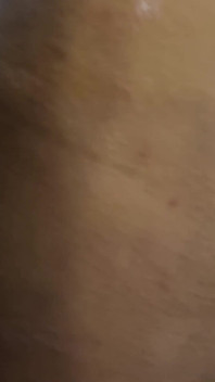 J’ai joué avec la chatte de ma femme saoudienne avant que je lui fourne mon pénis dans la chatte