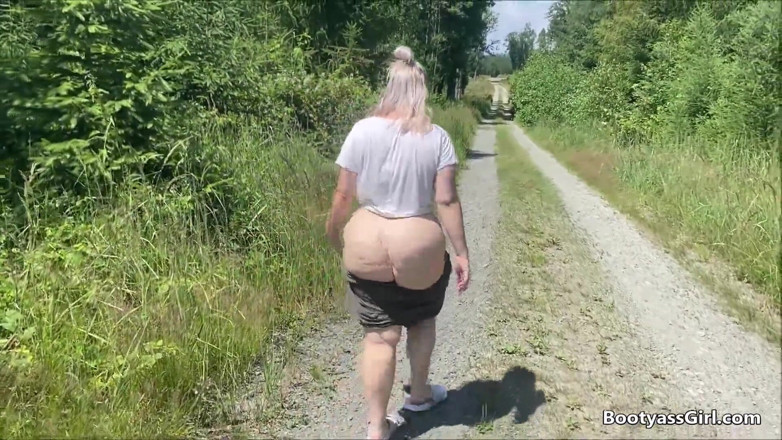 Bootyass Girl: Pawg geneukt in het bos