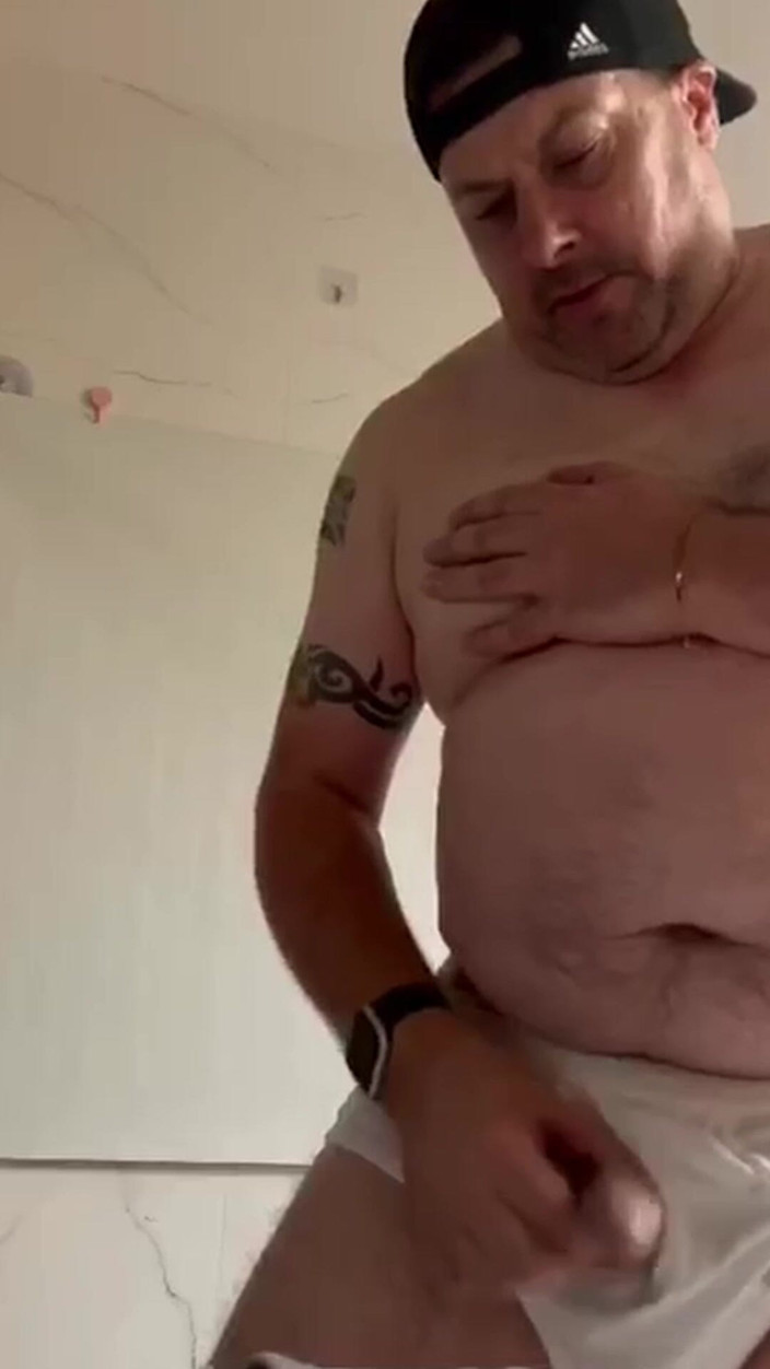 uktattooedchub74: Gara-gara ngocok kontolku dengan ganas sampai aku muncrat