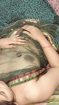 Jouer à la maison avec ma demi-sœur finit en baise