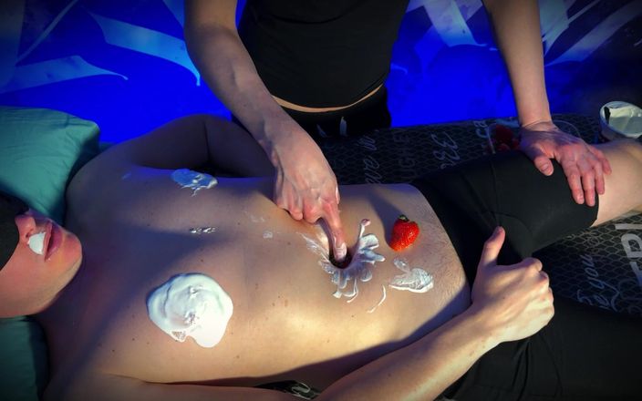 Navel fans: Bụng tội lỗi