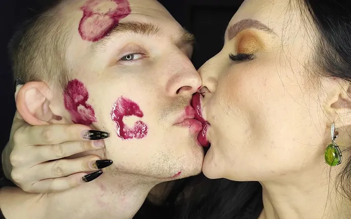 Princess18_: Super Shiny Glossy Lipstick Sticky Kisses