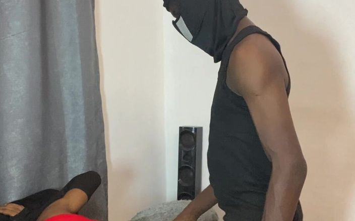 YungthugM: 我的邻居继兄弟针操我，我内射了a
