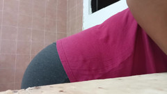 Karmicoxv: Ibu montel di dapur menunjukkan tetek dan thong