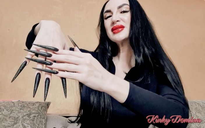 Kinky Domina Christine queen of nails: Tehlikeli siyah stiletto tırnaklarıma tap