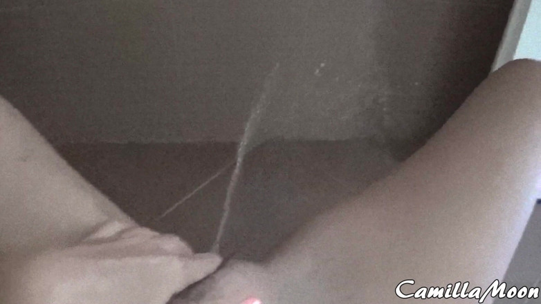 Camilla Moon: hotal men divaar par mera majedaar mootna