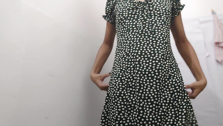 desigirl93: Une jolie fille s’excule en culotte