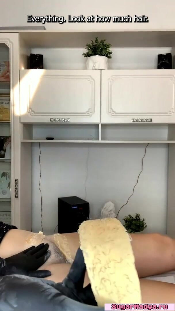 SugarNadya: Deep depilation lesson for a girl with a juicy body