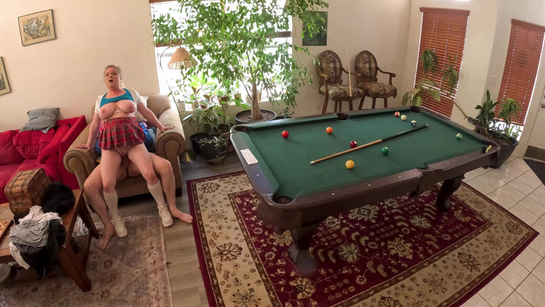 Erin Electra: Hermanastros Jugando En La Sala De Estar Se Ponen Cachondos...