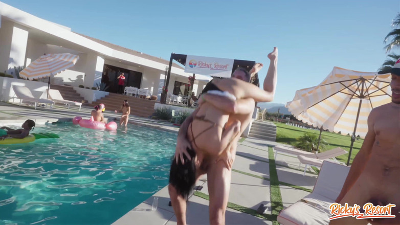 Ricky's Resort: Vanessa Sky एपिसोड