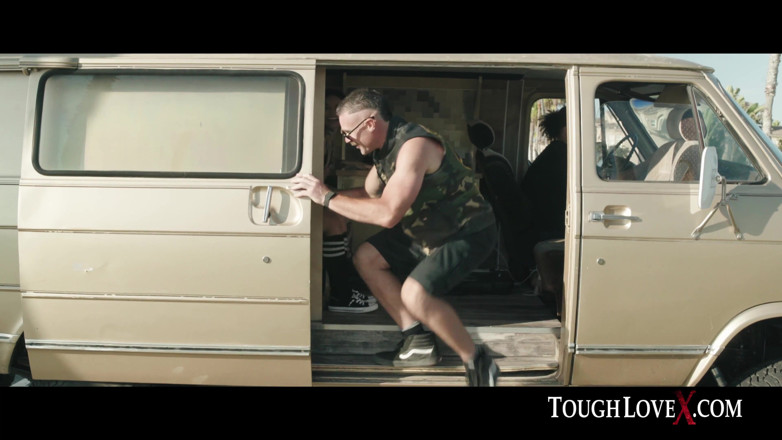 ToughLoveX: Toughlovex - défi de salope avec Vanessa Vega et Payton Preslee