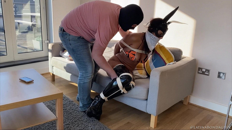 Latina Fetish: Супер латина захоплена в thugs lair! 