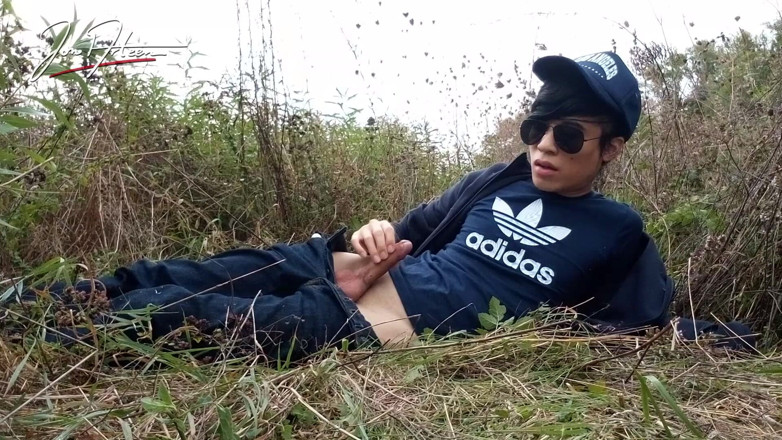 Jon Arteen: Drăguța gay asiatică Twink Jon Arteen vorbește franceza își masturbează penisul...