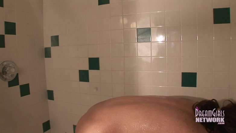 Dream Girls: Tante seksi rambut cokelat lagi mandi