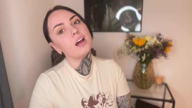 Miss Valentina: Limpia mi culo