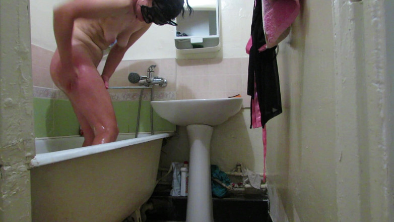 SexyAnka: Frumoasă doamnă în baie. cu conversații în rusă