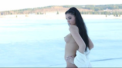 Watch4beauty: Honění sněhem