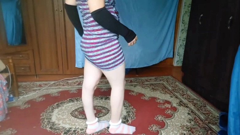 Kitty_Cross: Высокие бедра и глаза в спальне