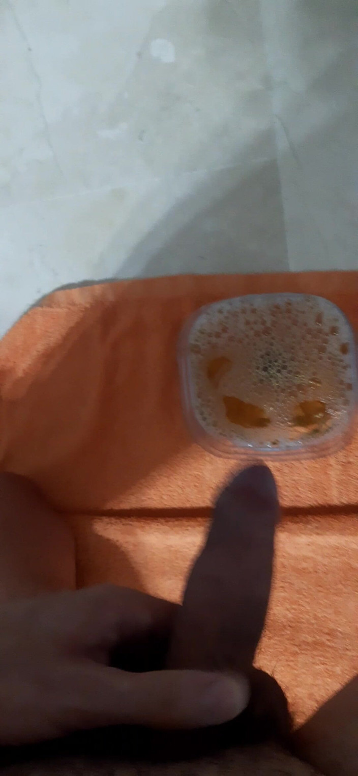 Orinadas_jmv54: Pisse dans une bouteille