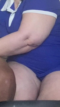 Handy GILF si occupa del cazzo dell'amante con massaggio oleoso