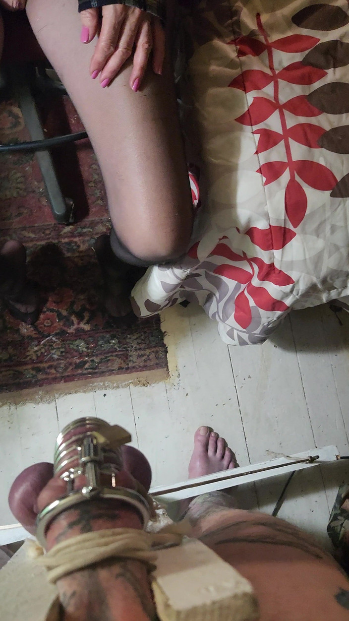 Goode Girl: Goode Mädchen, Unhã1/4ckliches Crucifix-ballbusting Teil 3