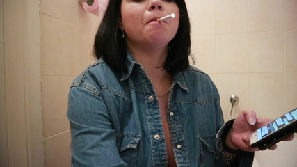 Shione Cooper: Shione Cooper pregnant but smoking