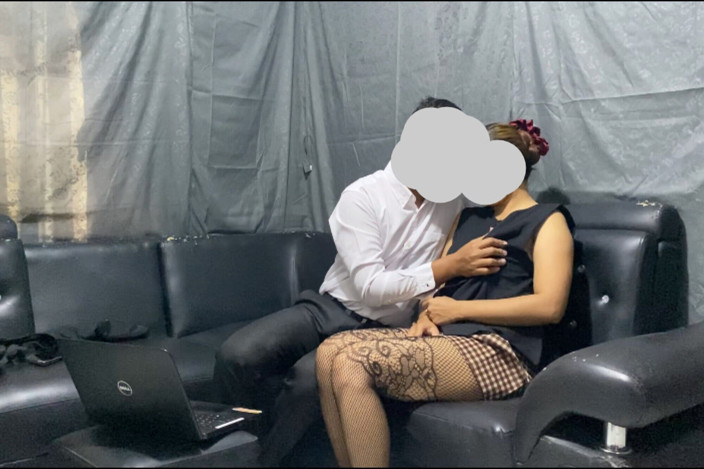 Clarelia: Flirtowny seks szefa w biurze z niegrzeczną sekretarką