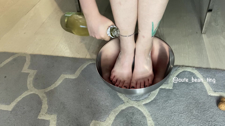 Alice Bean: 내 발에 피사키를 쏟아붓다
