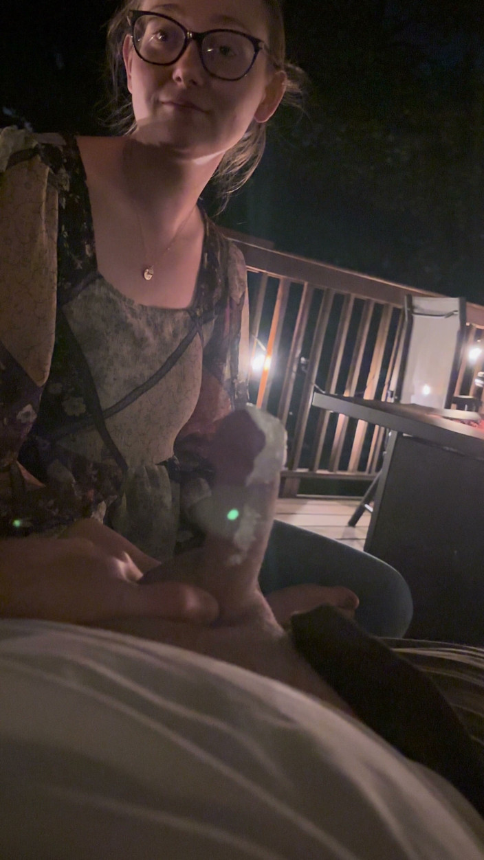 BeautfiulBJ25: Wife Eats Roasted Marshmellows off My Cock