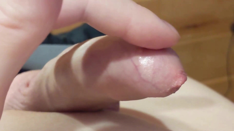 uncutcollegeguy: 내 민감한 자지를 부드럽게 한 손가락으로 달리는 것은 예기치 않은 반 핸즈프리 정액으로 이어졌다:)