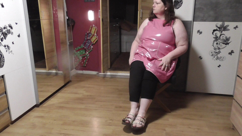 tammara big: În șorțul de cauciuc aplatizez papucii