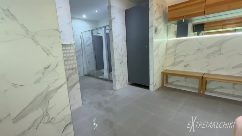 Extremalchiki: Fitnessstudio umkleidekabine hengst-masturbation