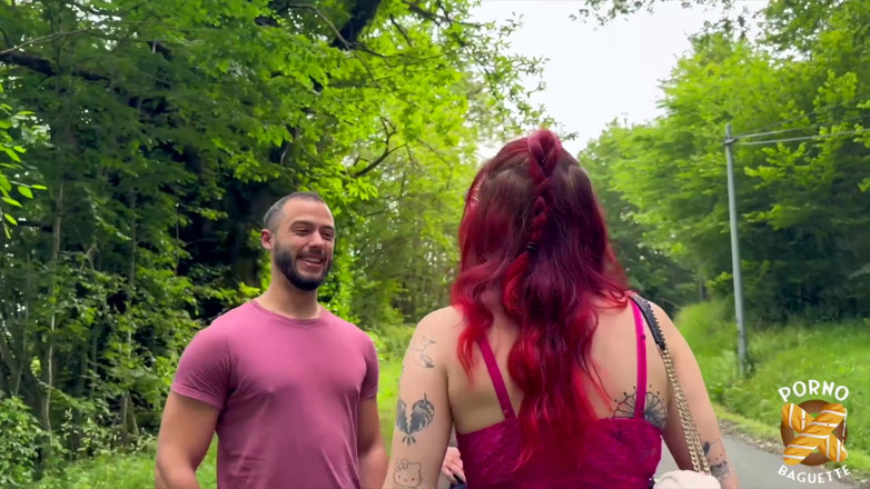 Porno Baguette: Trixy, bella rossa, viene sbattuta in un caldo trio